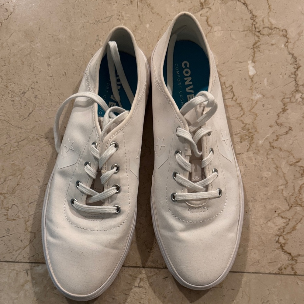 Converse Women’s White Low-Top Sneakers size 8